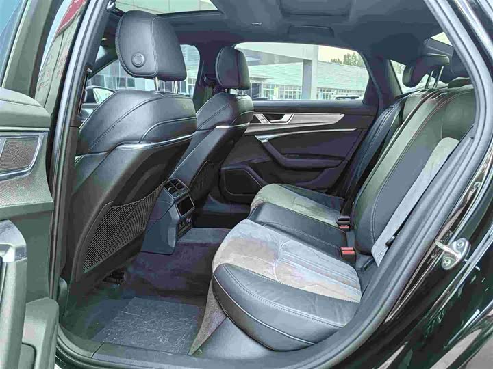 Фото 6 - Audi A6L