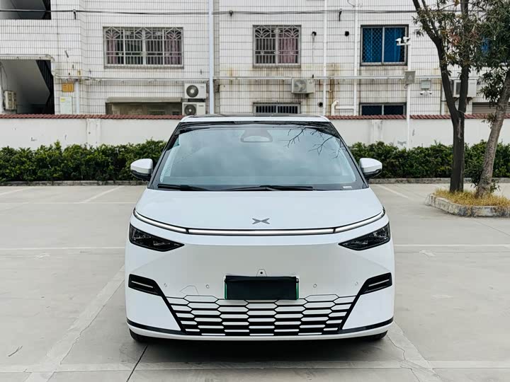Фото 1 - XPeng X9