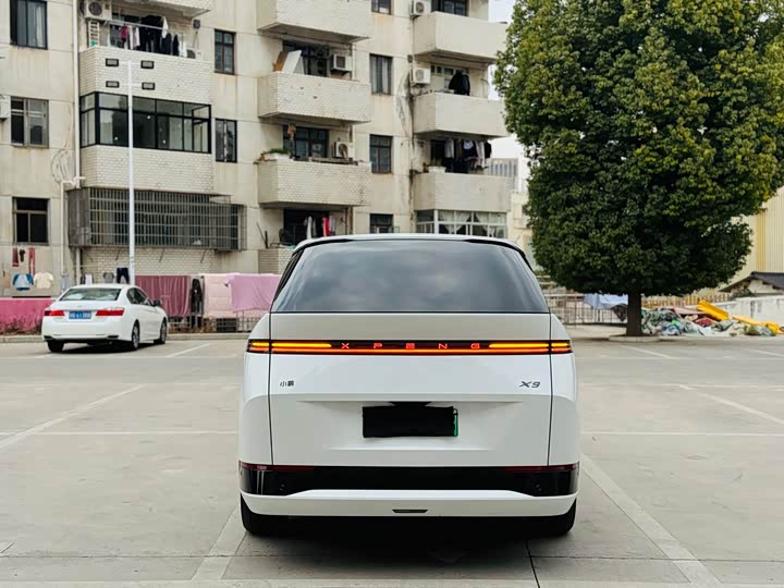 Фото 3 - XPeng X9