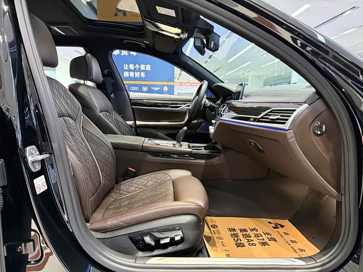 Фото 8 - BMW 7 Series