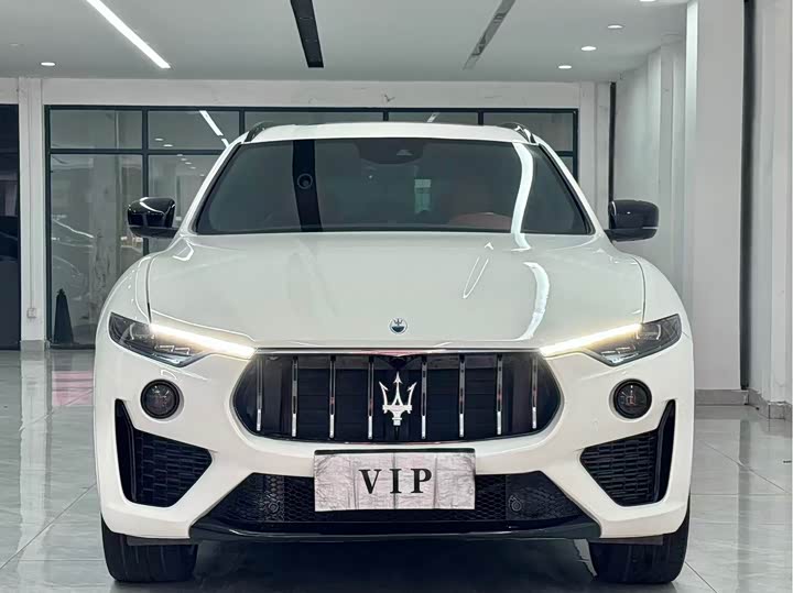 Фото 2 - Maserati Levante