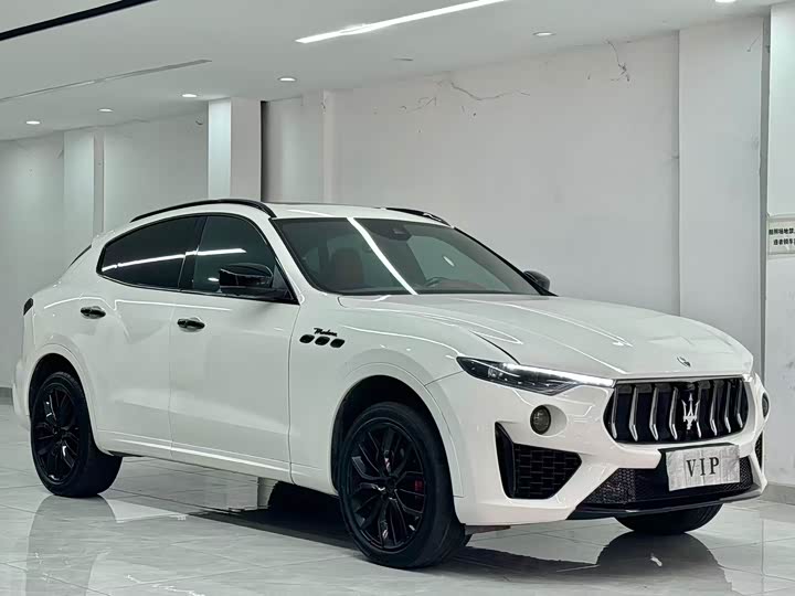 Фото 3 - Maserati Levante