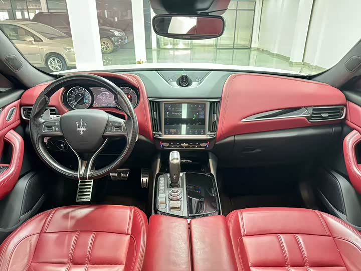 Фото 6 - Maserati Levante