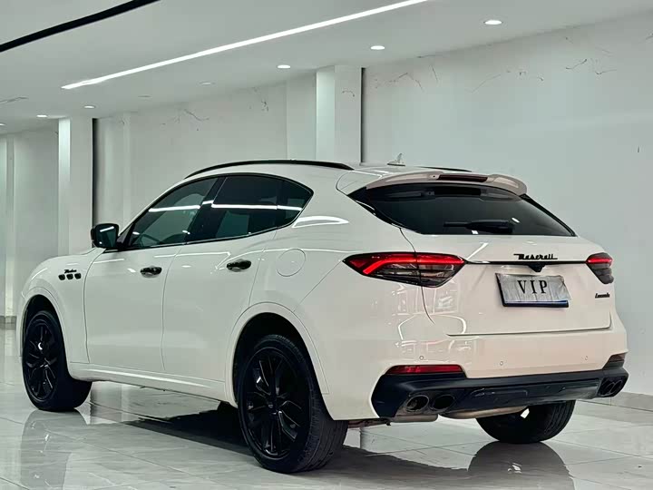 Фото 9 - Maserati Levante