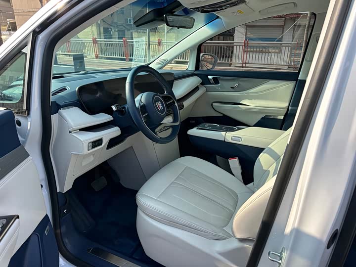 Фото 9 - Buick GL8 Hybrid