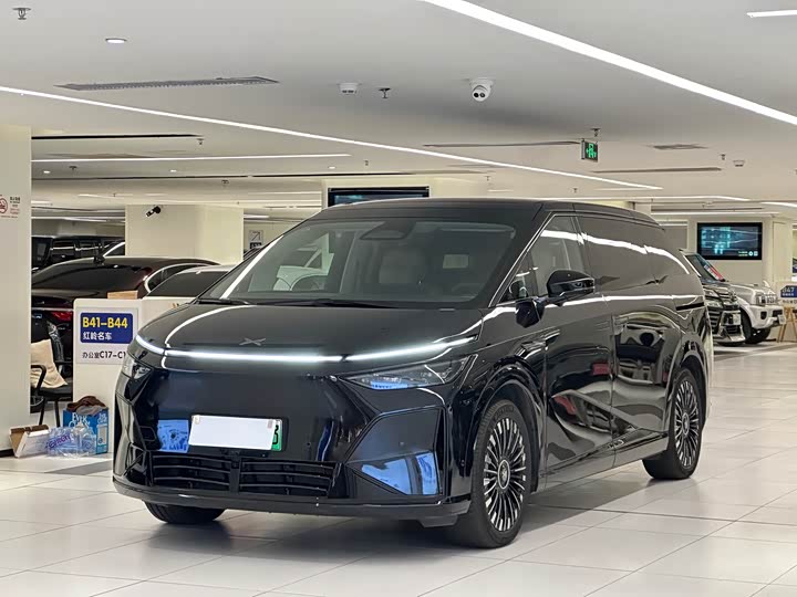 Фото 1 - XPeng X9