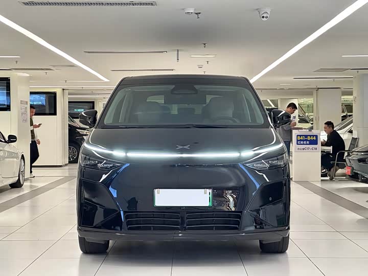 Фото 2 - XPeng X9