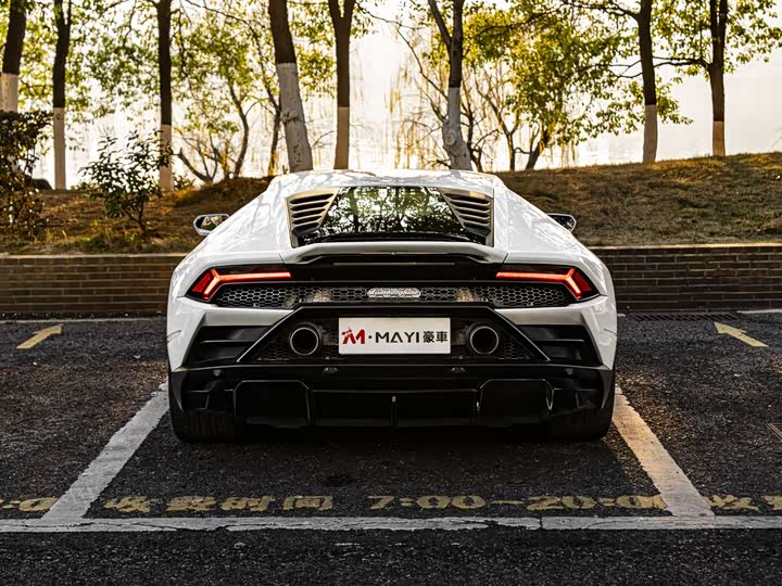 Фото 3 - Lamborghini Huracán