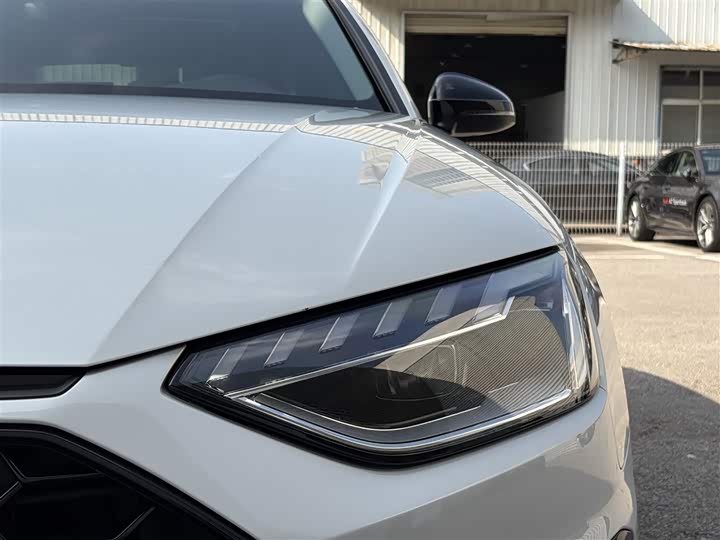 Фото 6 - Audi A4L