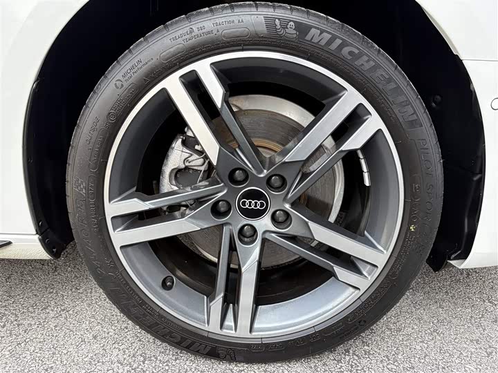 Фото 7 - Audi A4L