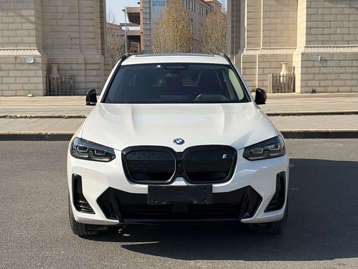 Фото 2 - BMW iX3