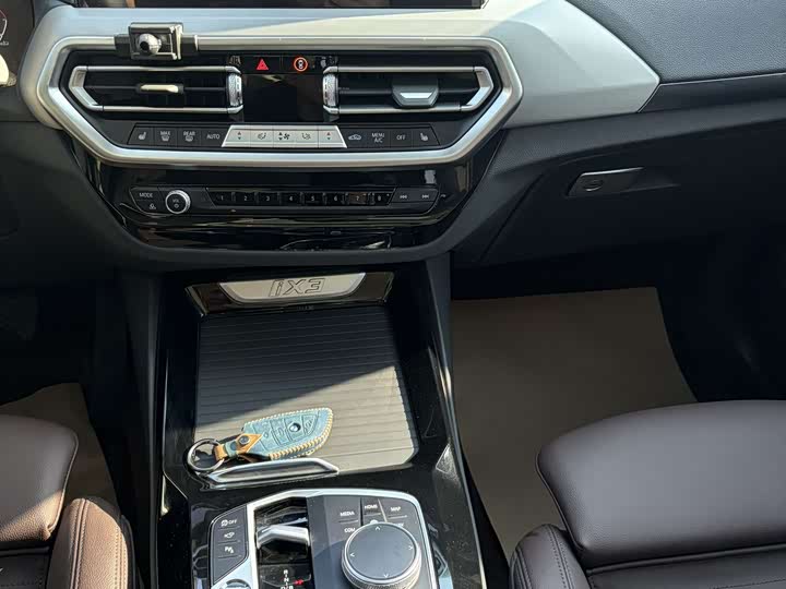 Фото 9 - BMW iX3