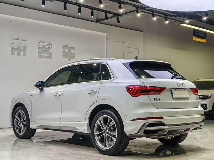 Фото 4 - Audi Q3