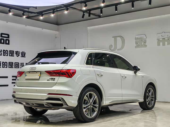 Фото 6 - Audi Q3