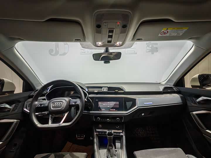 Фото 8 - Audi Q3