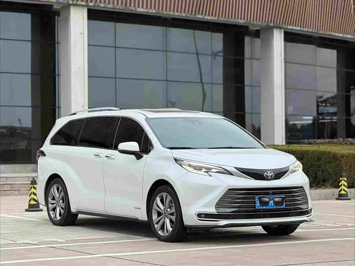 Фото 3 - Toyota Sienna