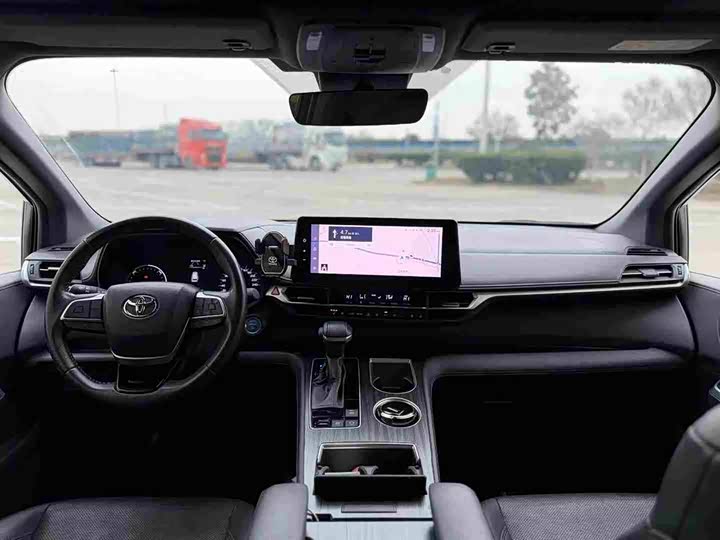 Фото 4 - Toyota Sienna