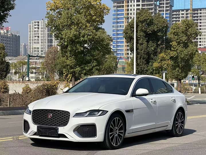 Фото 1 - Jaguar XF L