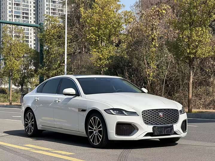 Фото 3 - Jaguar XF L