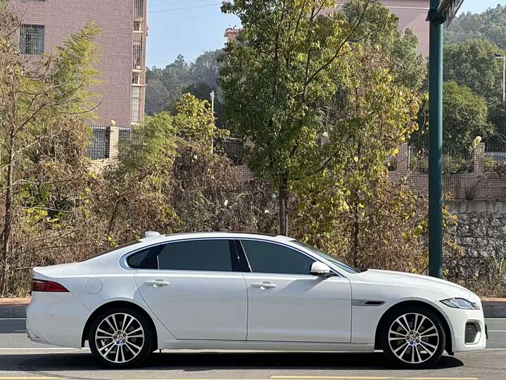 Фото 4 - Jaguar XF L