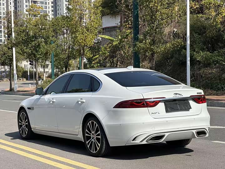 Фото 6 - Jaguar XF L