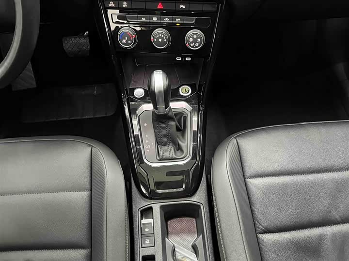 Фото 5 - Volkswagen T-Roc