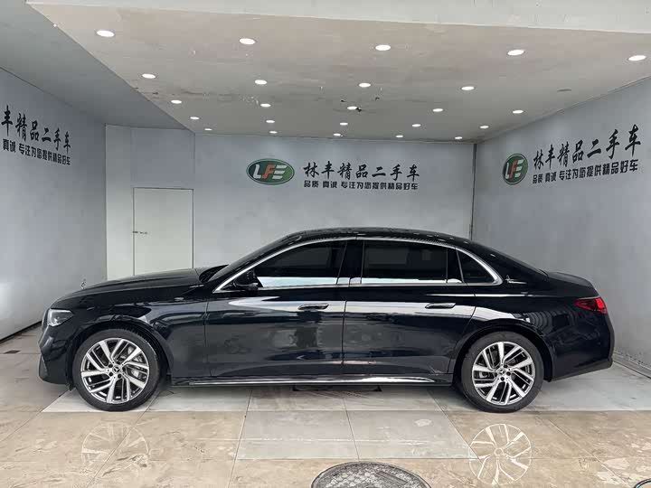 Фото 4 - Mercedes-Benz E-Class