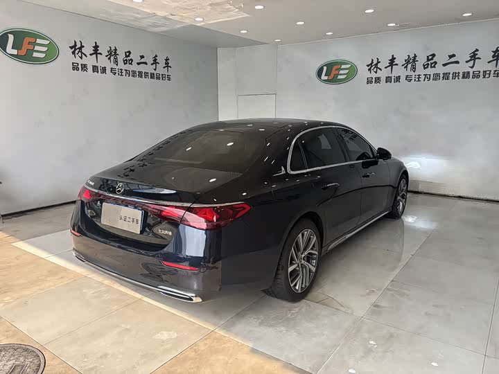 Фото 5 - Mercedes-Benz E-Class