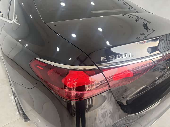 Фото 9 - Mercedes-Benz E-Class