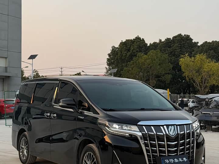 Фото 3 - Toyota Alphard