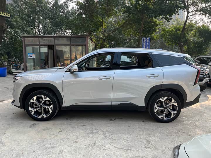 Фото 6 - Geely Atlas L