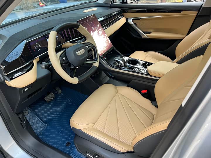 Фото 9 - Geely Atlas L