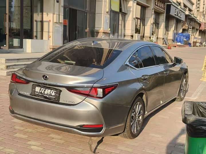 Фото 4 - Lexus ES