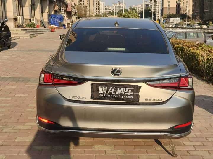 Фото 5 - Lexus ES