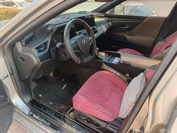 Фото 6 - Lexus ES