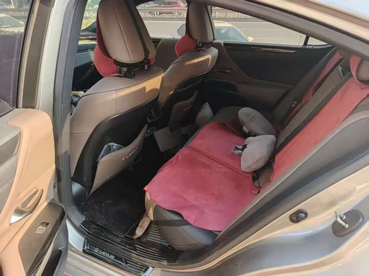 Фото 9 - Lexus ES