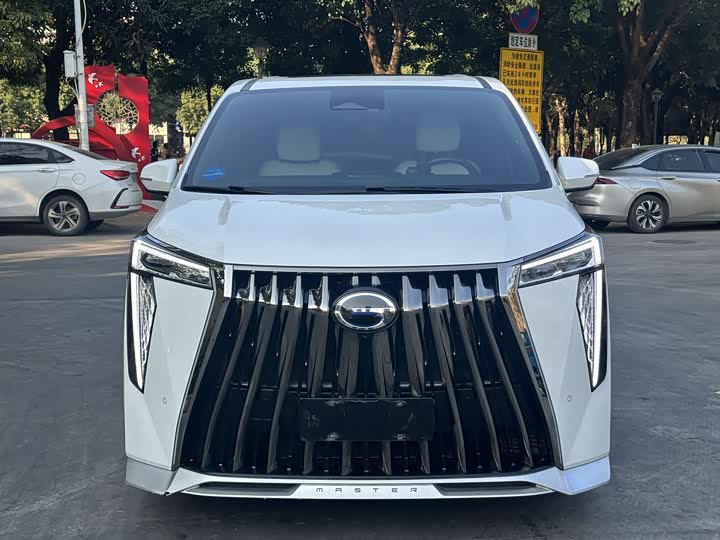 Фото 2 - GAC Trumpchi M8