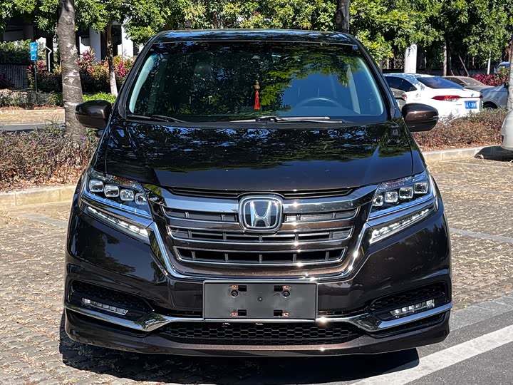 Фото 2 - Honda Elysion