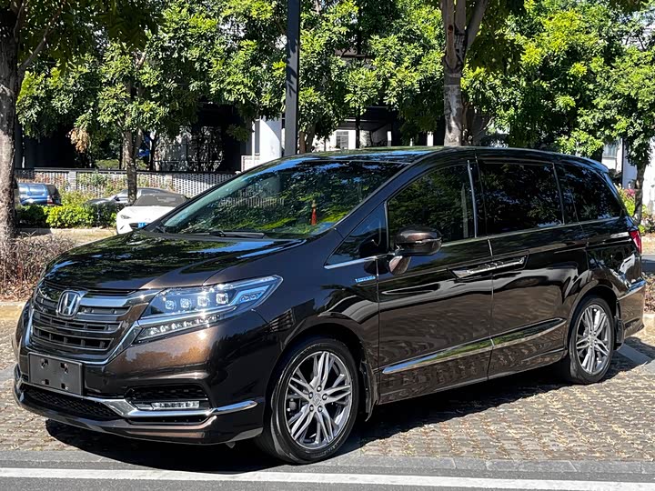 Фото 3 - Honda Elysion