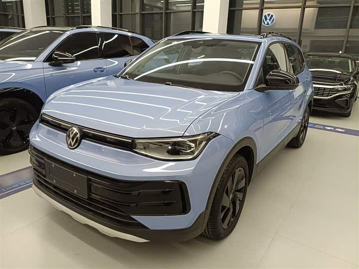 Фото 1 - Volkswagen Tharu