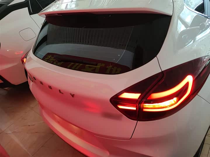 Фото 6 - Geely Emgrand GS