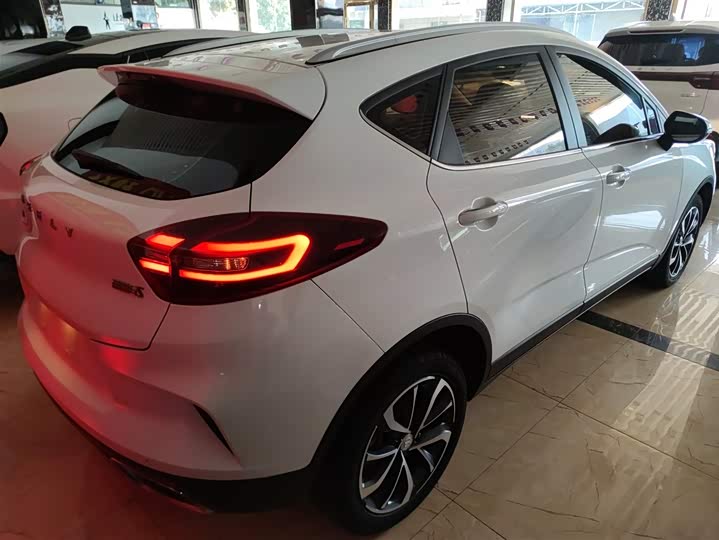 Фото 7 - Geely Emgrand GS