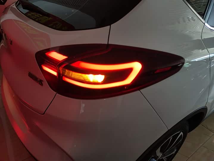 Фото 8 - Geely Emgrand GS