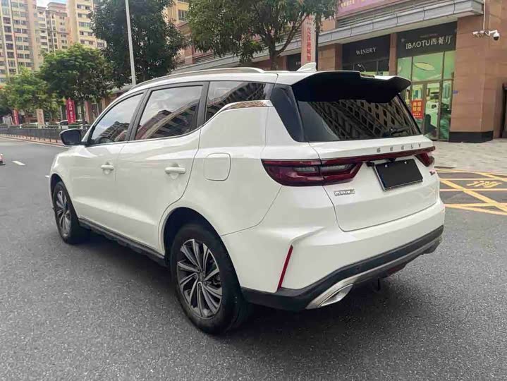Фото 9 - Geely Vision X6