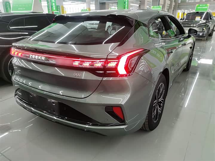 Фото 7 - Zeekr 001