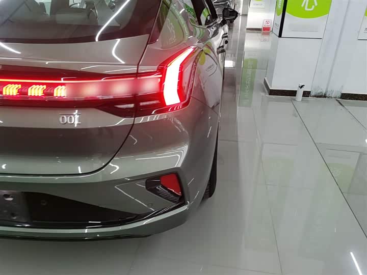 Фото 8 - Zeekr 001