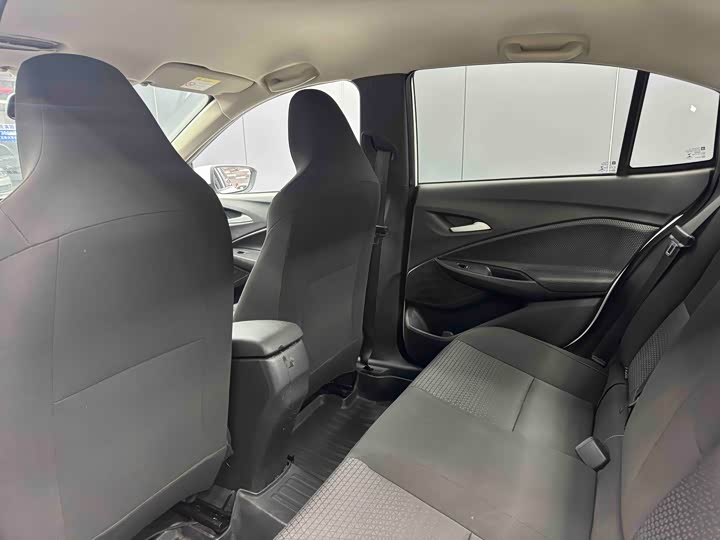 Фото 5 - Chevrolet Onix (Cavalier)