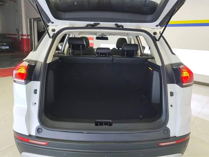 Фото 4 - Geely Atlas