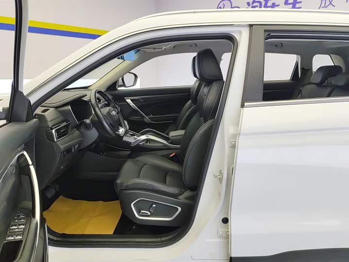 Фото 9 - Geely Atlas