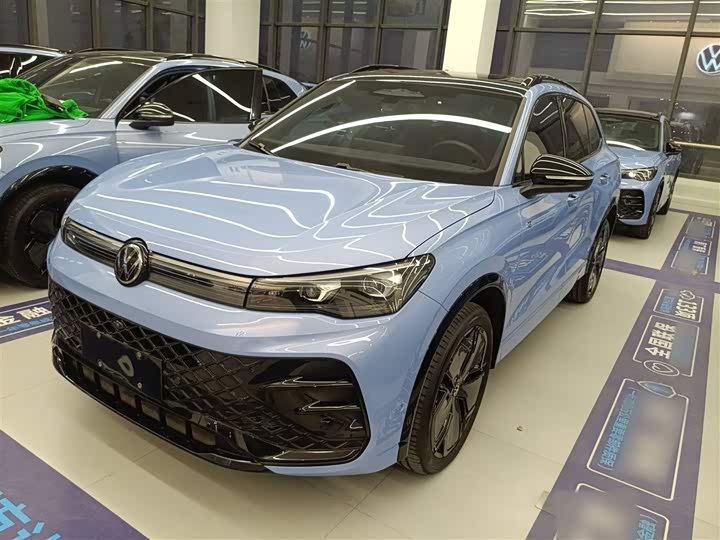 Фото 2 - Volkswagen Tiguan L Pro